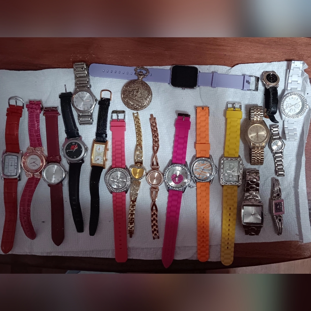 Lot Of 20 Watches Womens Mens Unisex